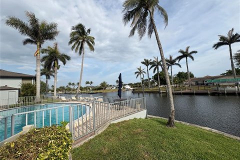 Condo in Cape Coral, Florida, 2 bedrooms  № 1815850 - photo 17