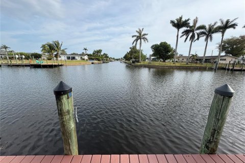 Condo in Cape Coral, Florida, 2 bedrooms  № 1815850 - photo 13