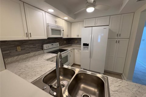 Condo in Cape Coral, Florida, 2 bedrooms  № 1815850 - photo 24