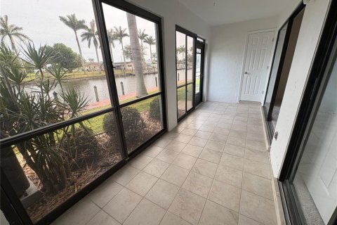 Condo in Cape Coral, Florida, 2 bedrooms  № 1815850 - photo 29