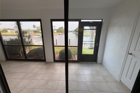 Condo in Cape Coral, Florida, 2 bedrooms  № 1815850 - photo 27