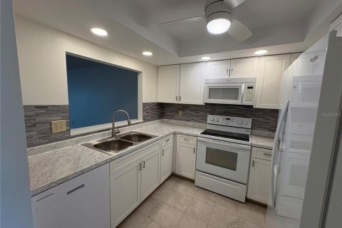 Condo in Cape Coral, Florida, 2 bedrooms  № 1815850 - photo 21