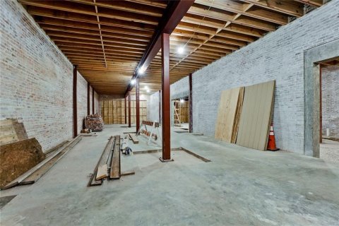Commercial property in Bradenton, Florida 903.47 sq.m. № 2284150 - photo 12