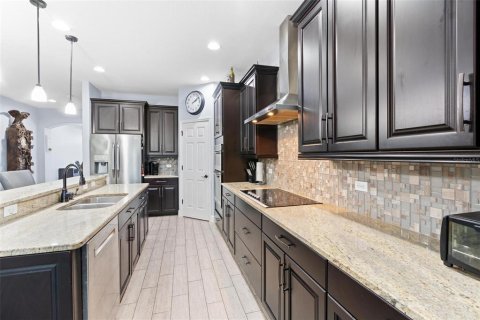 House in Davenport, Florida 4 bedrooms, 287.63 sq.m. № 2230439 - photo 13