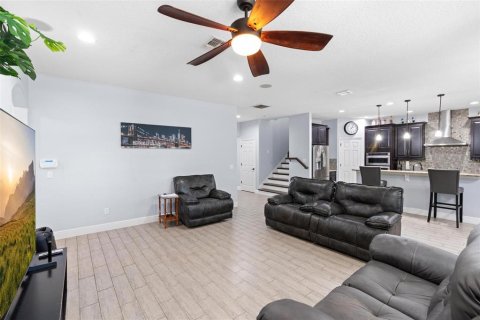 House in Davenport, Florida 4 bedrooms, 287.63 sq.m. № 2230439 - photo 10