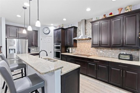 House in Davenport, Florida 4 bedrooms, 287.63 sq.m. № 2230439 - photo 12