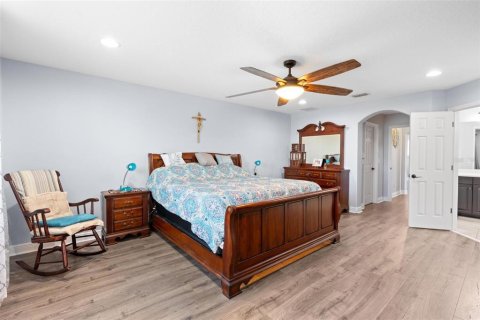 House in Davenport, Florida 4 bedrooms, 287.63 sq.m. № 2230439 - photo 15