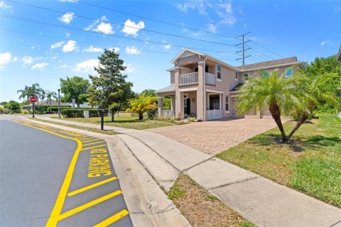 House in Davenport, Florida 4 bedrooms, 287.63 sq.m. № 2230439 - photo 4