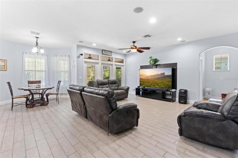 House in Davenport, Florida 4 bedrooms, 287.63 sq.m. № 2230439 - photo 7