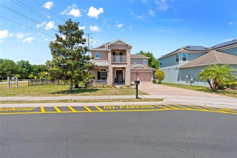 House in Davenport, Florida 4 bedrooms, 287.63 sq.m. № 2230439 - photo 2