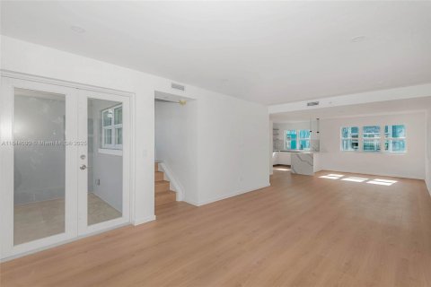 Снять в аренду таунхаус в Форт-Лодердейл, Флорида 3 спальни, № 1940786 - фото 12