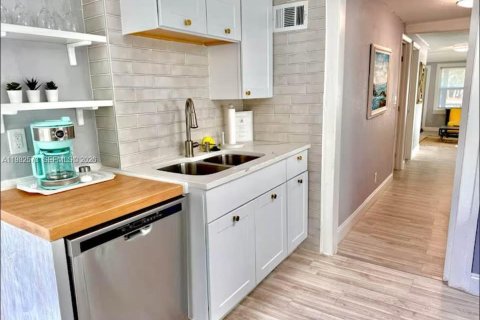 Купить виллу или дом в Лейк-Уорт, Флорида 3 спальни, 83.61м2, № 2049828 - фото 6