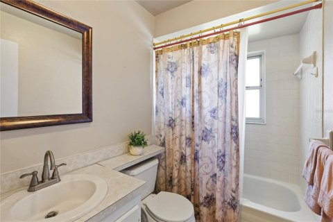 Condo in New Port Richey, Florida, 2 bedrooms  № 2208906 - photo 14