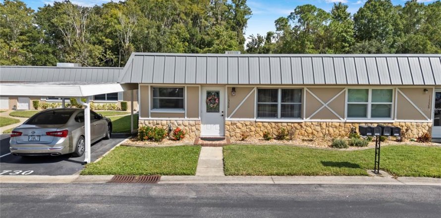 Condo in New Port Richey, Florida, 2 bedrooms  № 2208906