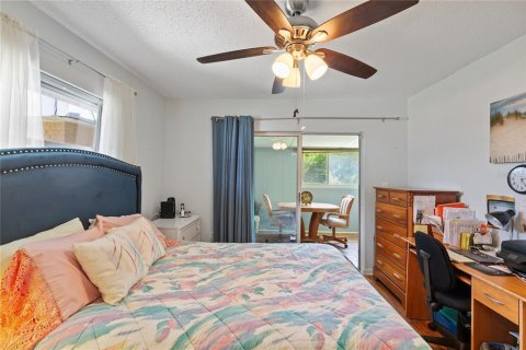 Condo in New Port Richey, Florida, 2 bedrooms  № 2208906 - photo 12