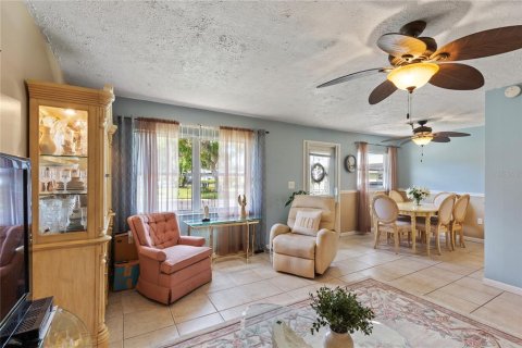 Condo in New Port Richey, Florida, 2 bedrooms  № 2208906 - photo 5