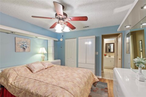 Condo in New Port Richey, Florida, 2 bedrooms  № 2208906 - photo 16