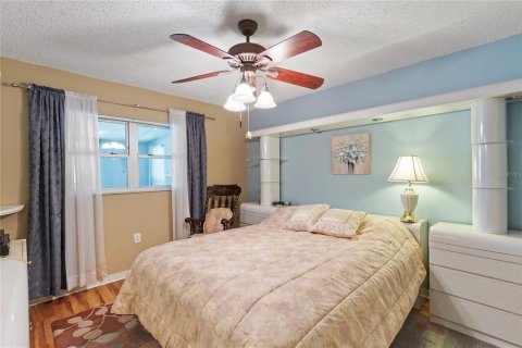 Condo in New Port Richey, Florida, 2 bedrooms  № 2208906 - photo 15