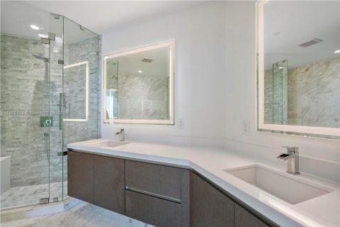 Condo in Miami, Florida, 1 bedroom  № 1928842 - photo 8