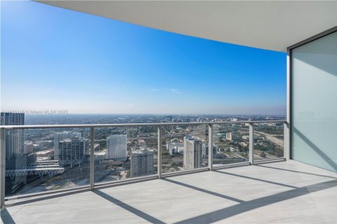 Condominio en alquiler en Miami, Florida, 1 dormitorio, 110.09 m2 № 1928842 - foto 1