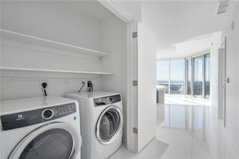Condo in Miami, Florida, 1 bedroom  № 1928842 - photo 11
