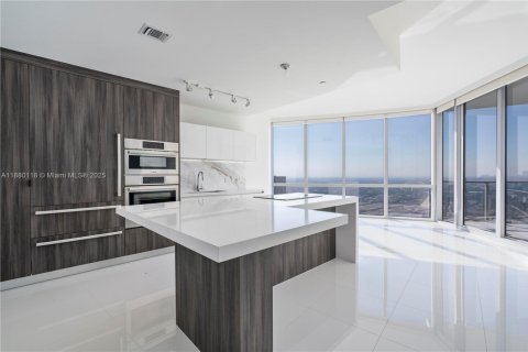 Condo in Miami, Florida, 1 bedroom  № 1928842 - photo 5
