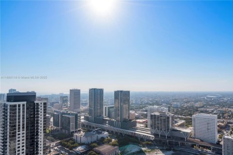 Condo in Miami, Florida, 1 bedroom  № 1928842 - photo 13