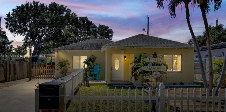 Дом в Ривьера-Бич, Флорида 3 спальни, 89.74м2 № 1948749