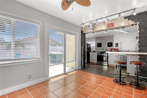 Купить виллу или дом в Ривьера-Бич, Флорида 3 спальни, 89.74м2, № 1948749 - фото 9