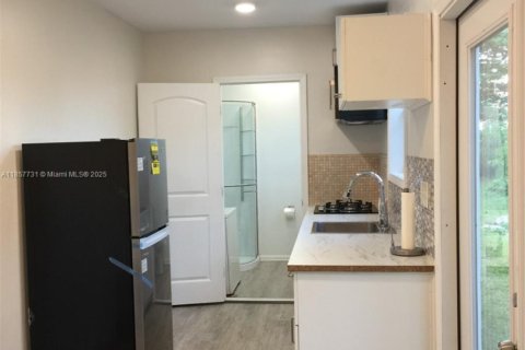 Commercial property in Miami, Florida 1 bedroom, 409.05 sq.m. № 1881901 - photo 4