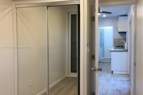 Commercial property in Miami, Florida 1 bedroom, 409.05 sq.m. № 1881901 - photo 5