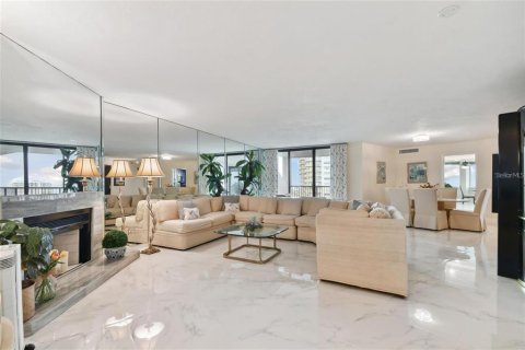 Condo in Clearwater, Florida, 2 bedrooms  № 1572612 - photo 8