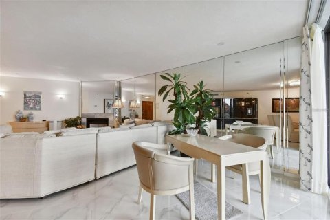 Condo in Clearwater, Florida, 2 bedrooms  № 1572612 - photo 11