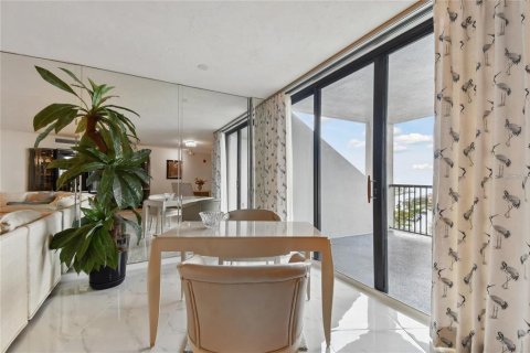 Condo in Clearwater, Florida, 2 bedrooms  № 1572612 - photo 12