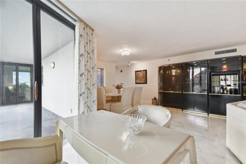 Condo in Clearwater, Florida, 2 bedrooms  № 1572612 - photo 13