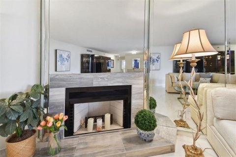 Condo in Clearwater, Florida, 2 bedrooms  № 1572612 - photo 9