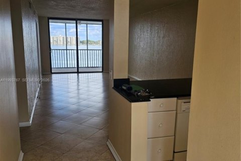 Condo in Oakland Park, Florida, 2 bedrooms  № 2059133 - photo 2