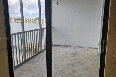 Condo in Oakland Park, Florida, 2 bedrooms  № 2059133 - photo 5