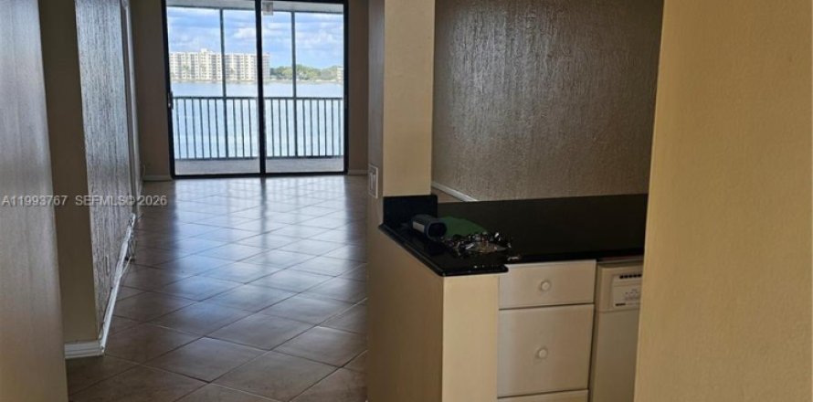 Condo in Oakland Park, Florida, 2 bedrooms  № 2059133