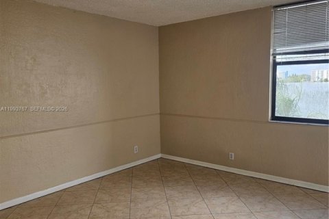 Condo in Oakland Park, Florida, 2 bedrooms  № 2059133 - photo 4