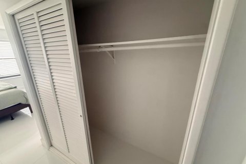 Снять в аренду кондоминиум в Форт-Лодердейл, Флорида 3 комнаты, 106.19м2, № 2077760 - фото 12