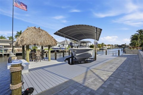 Villa ou maison à vendre à Cape Coral, Floride: 4 chambres, 280.47 m2 № 2408668 - photo 5