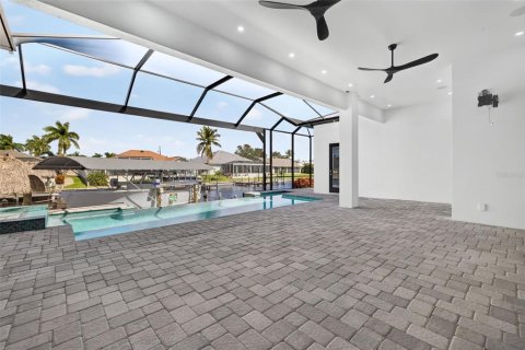 Villa ou maison à vendre à Cape Coral, Floride: 4 chambres, 280.47 m2 № 2408668 - photo 22