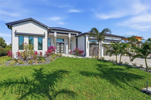 Villa ou maison à vendre à Cape Coral, Floride: 4 chambres, 280.47 m2 № 2408668 - photo 3