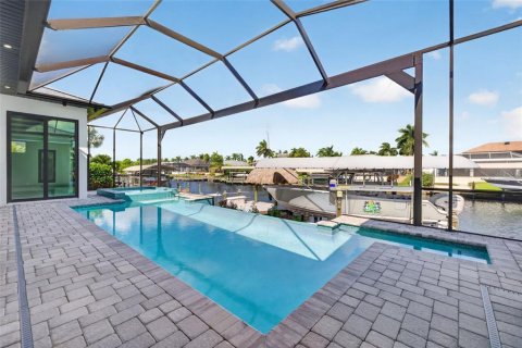 Villa ou maison à vendre à Cape Coral, Floride: 4 chambres, 280.47 m2 № 2408668 - photo 24