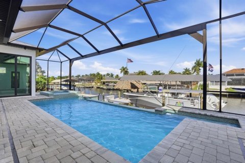 Villa ou maison à vendre à Cape Coral, Floride: 4 chambres, 280.47 m2 № 2408668 - photo 7