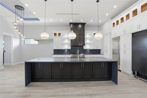 Villa ou maison à vendre à Cape Coral, Floride: 4 chambres, 280.47 m2 № 2408668 - photo 9