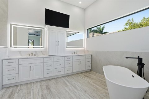 Villa ou maison à vendre à Cape Coral, Floride: 4 chambres, 280.47 m2 № 2408668 - photo 14