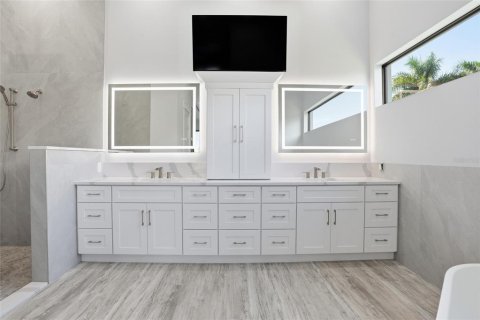 Villa ou maison à vendre à Cape Coral, Floride: 4 chambres, 280.47 m2 № 2408668 - photo 15