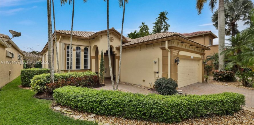 Villa ou maison à Coral Springs, Floride 4 chambres, 205.87 m2 № 2009445